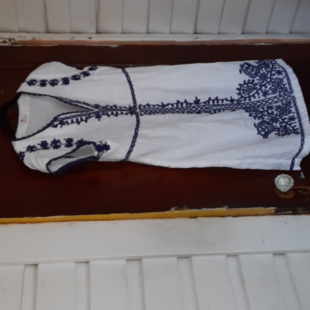 Boden sz 8P  Bea 100% linen and embroidered dress